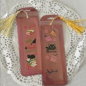 Bookmarks SET ,“ You pawsed here”
“ Time spent with cats is never wasted “